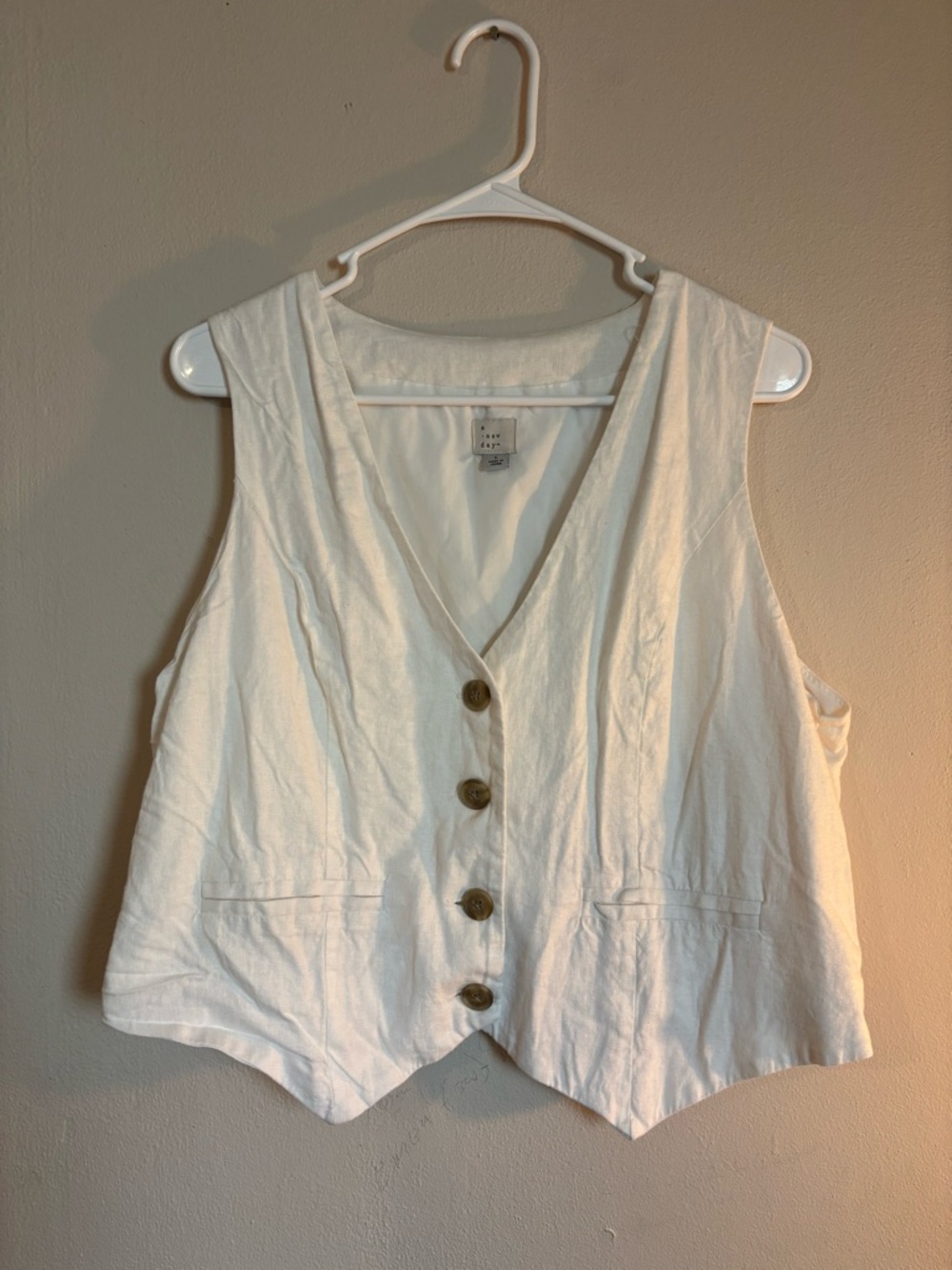 a new day White Button-Front Linen-Blend Vest